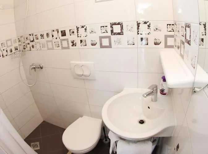 Apartment In With Terrace, Air Conditioning, Wi-fi Trogir